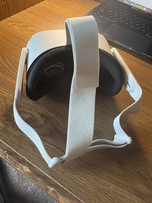 Meta Oculus Quest 64GB VR Headset with Controllers - White