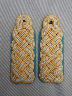 2 Schulterstücke eines General der Luftstreitkräfte der NVA der ehemaligen DDR