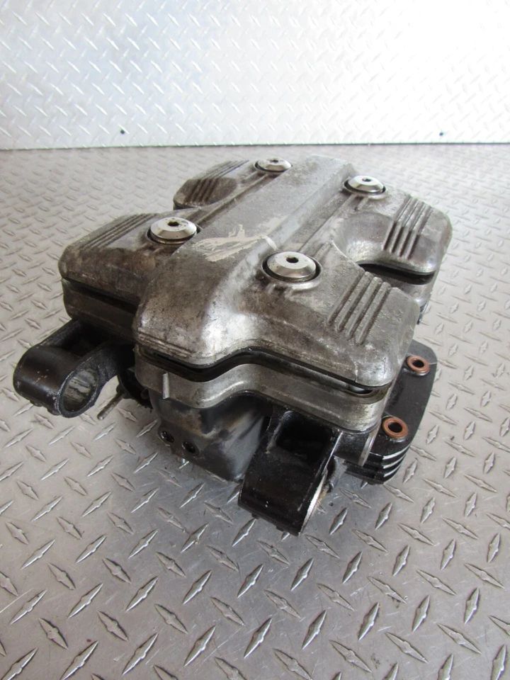 1982 1983 82 83 HONDA VF750S VF750 VF 750 V45 SABLE CULATA TRASERA Y CUBIERTA Foto 3 de 4