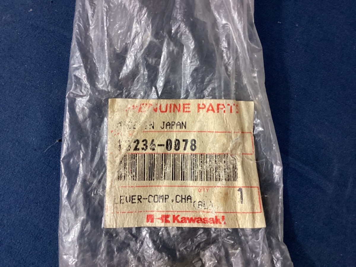 m 31332227898 - OEM KYB Front Upper Strut/Shock Mount - Right