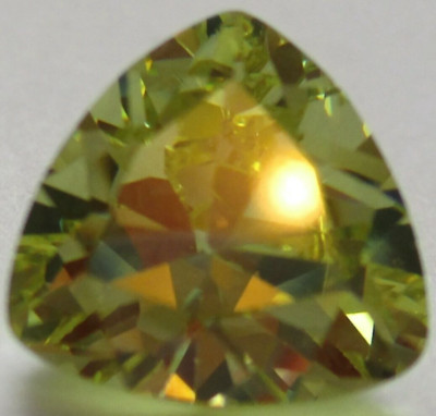 1 Cubic Zirkonia 10x10 mm, Trillion, Peridot, Facetten- synthetischer Edelstein
