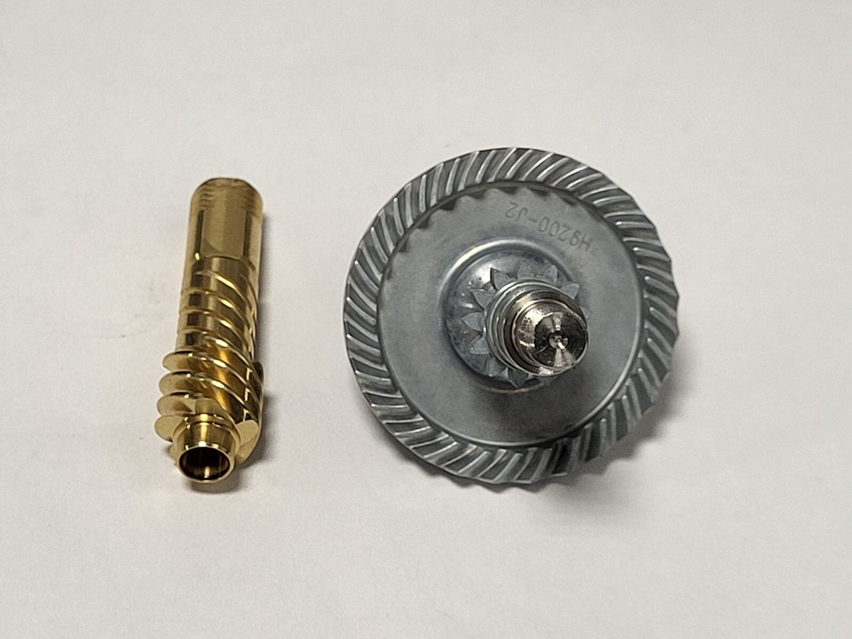1 Daiwa Part# Z02-3102 Main and Pinion Gear Set Fits BG1500/2000