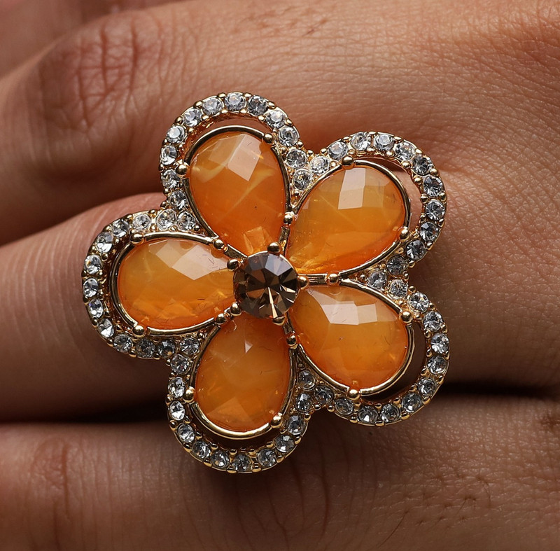 QVC Joan Rivers Goldtone Shimmering Petal Pave Ring Size 6