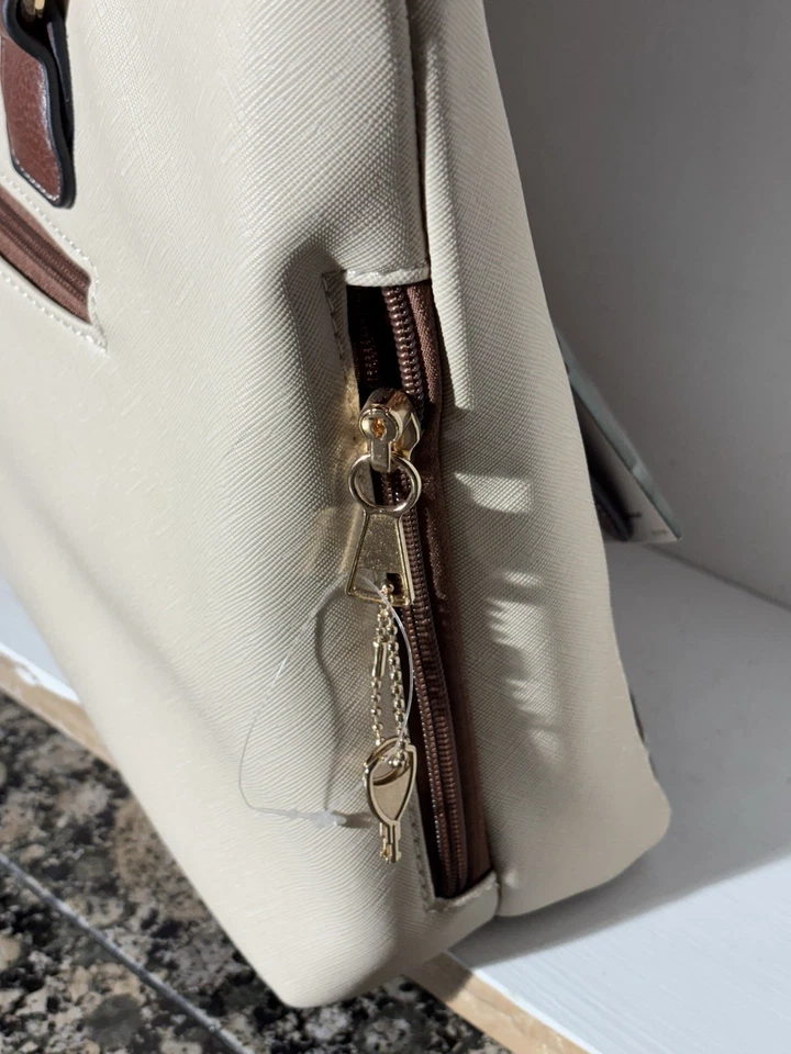 Bulldog Cases Conceal Carry Tote Purse w/ Holster & Lock, Sandstone, #BDP-052 - Image 4 of 4