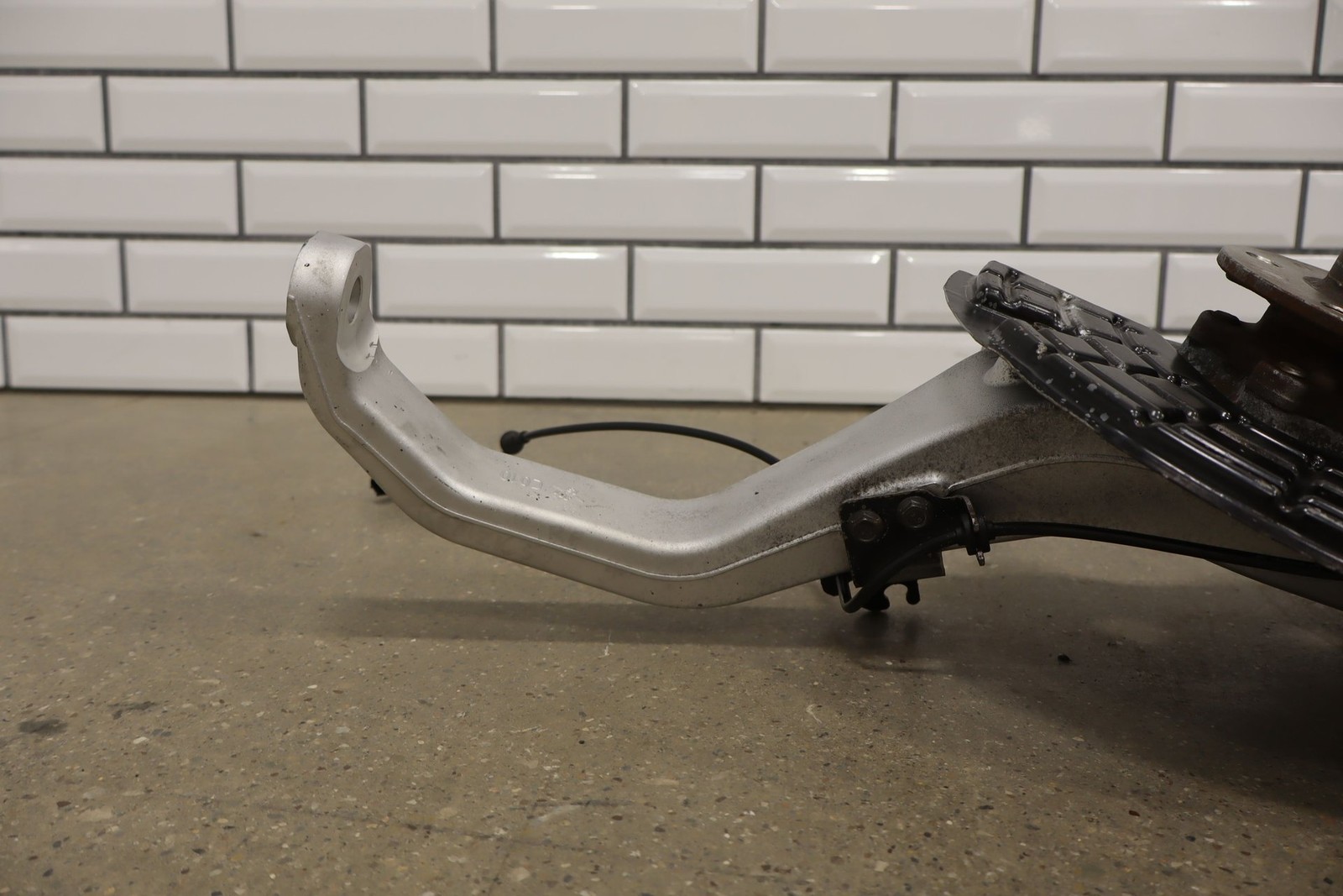 Maserati Ghibli S Q4 2014 Front Right Steering knuckles Set