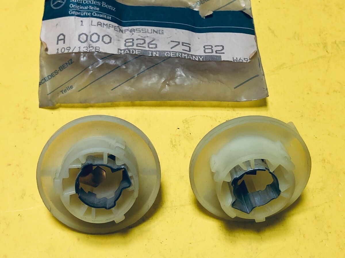 Mercedes W123 C123 Front Indicators Bulb Holder Set 0008267582 