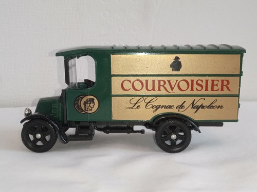 CORGI CLASSICS 917 DIECAST 1926 RENAULT VAN "COURVOISIER" - Picture 5 of 9