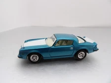 1975 CHEVY CAMARO        2000 JOHNNY LIGHTNING CLASSIC GOLD COLLECTION  1:64