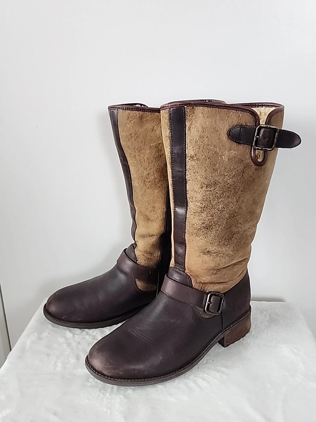 Stivali da donna UGG 1006679 Chancery foderati in shearling robusti in pelle marrone taglia 10
