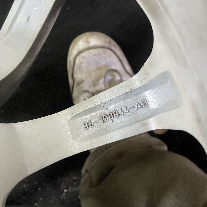 Aston Martin DB7 2000-2004 Rear Wheel P/N 36120944AB