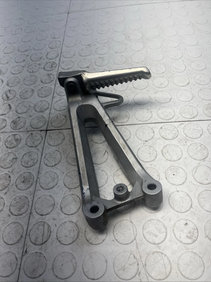 Honda CBR600 1999 F4 CBR 600 F4 reposapiés de pasajero trasero izquierdo OEM Foto 3 de 4