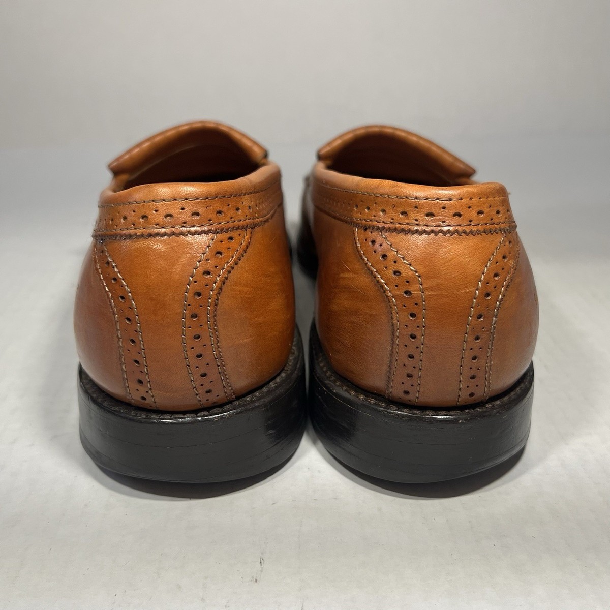 Allen Edmonds Men display picture 1