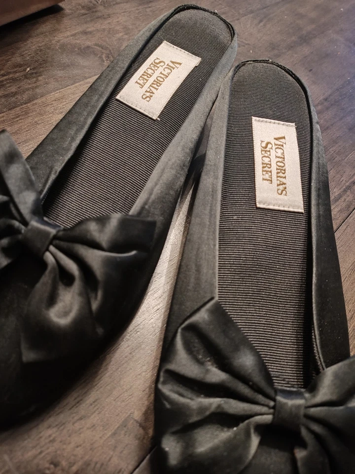 Victoria's Secret Vintage Slipper Shoes Black Sz 7/8 Bow - Image 2 of 4