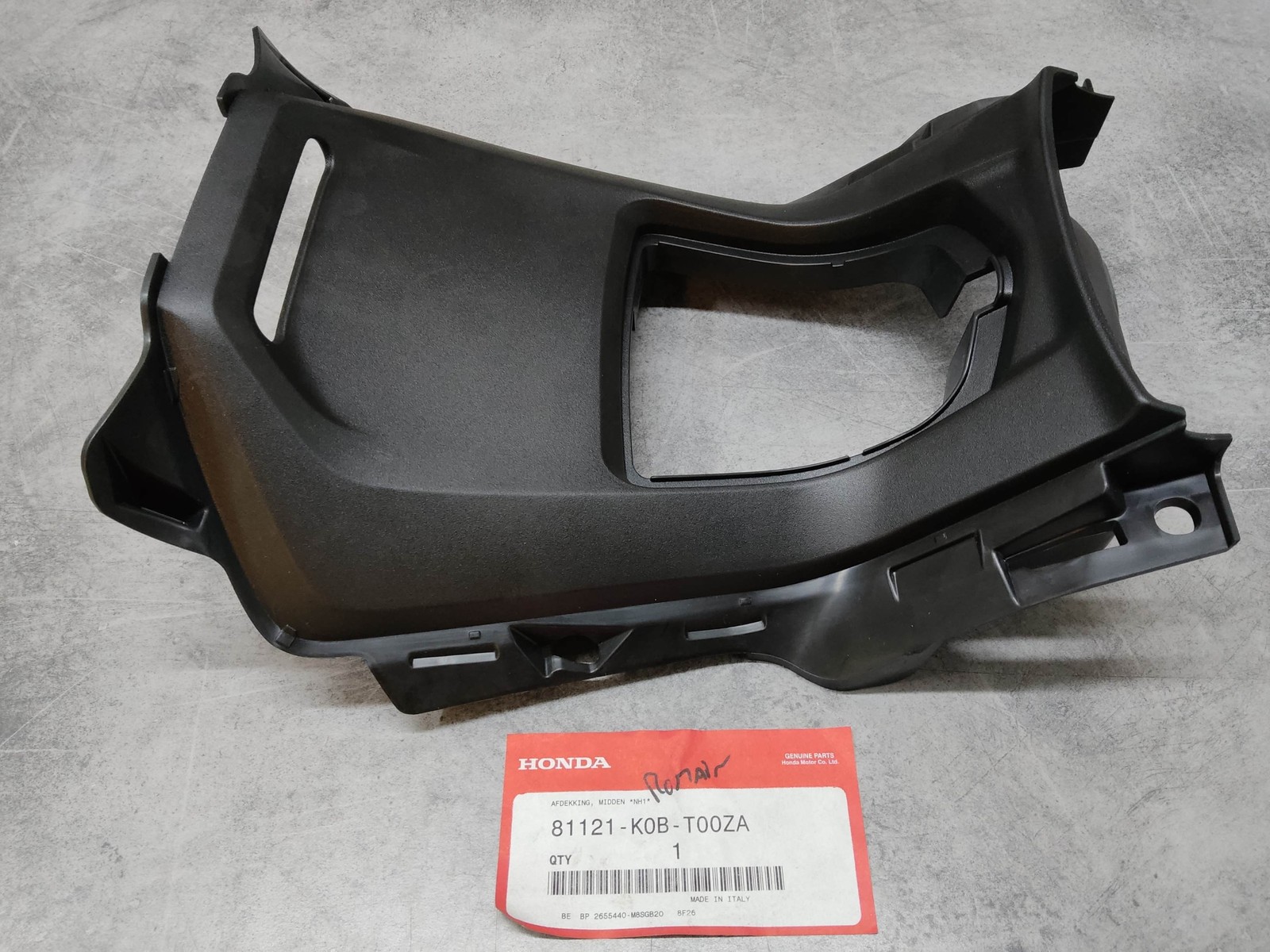 Habillage central NH1 Forza 350 Honda pour remplacer un carénage rayé