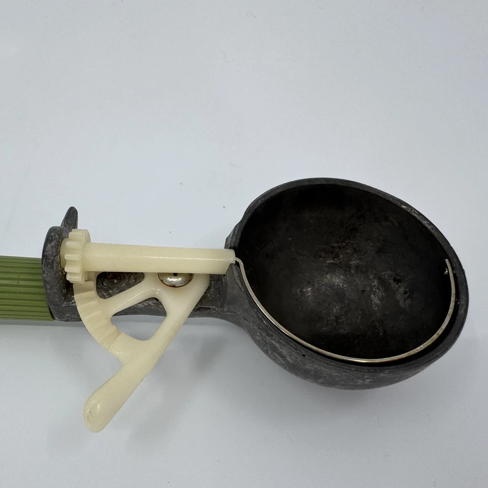 Utensilio de cocina retro vintage de metal de liberación mecánica cuchara de helado años 50 Foto 3 de 4