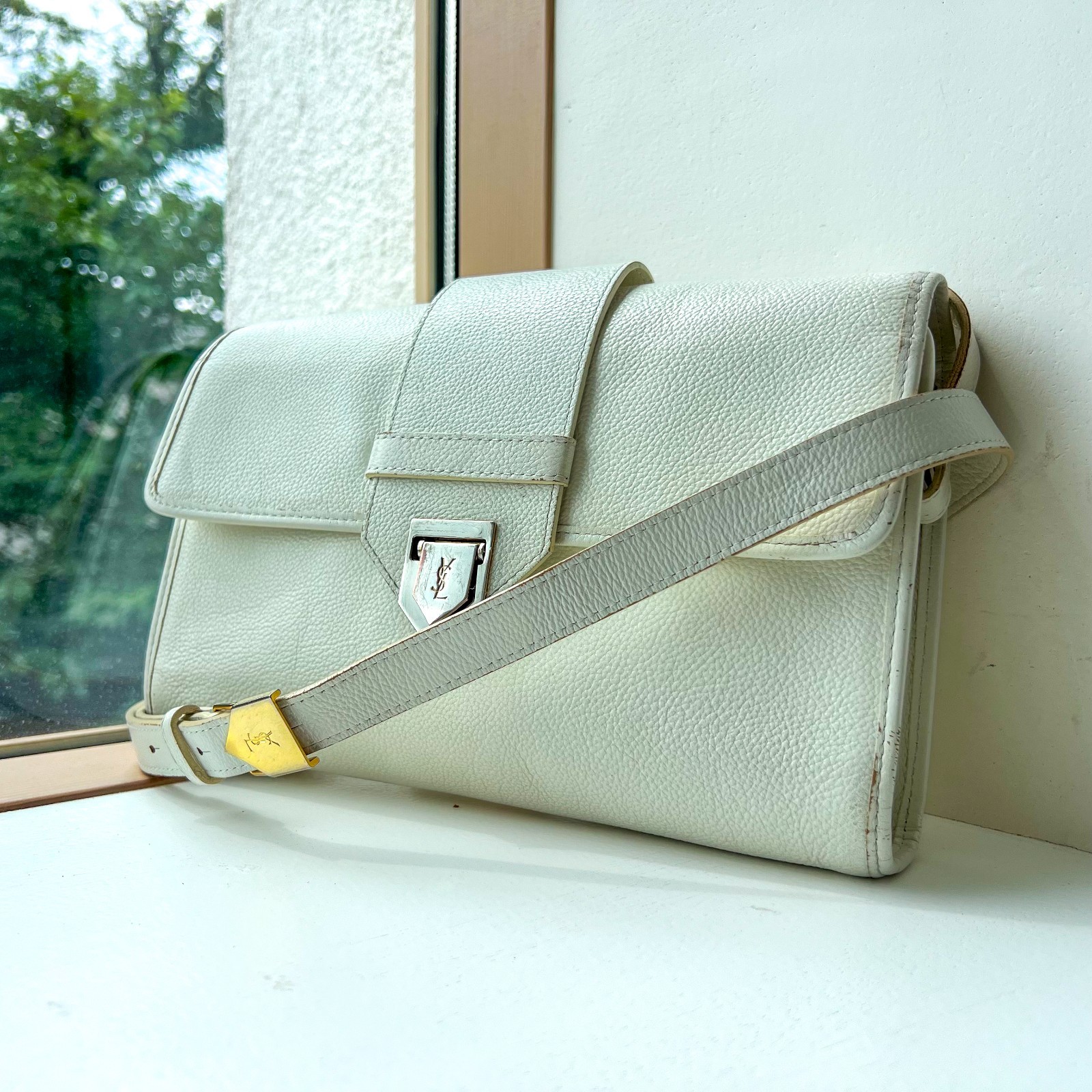 Borsa a tracolla Saint Laurent Cassandra in pelle YSL avorio oro borsa autentica