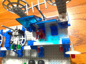 LEGO Space Classic Vintage Space Supply Station 6930 - 100% Complete