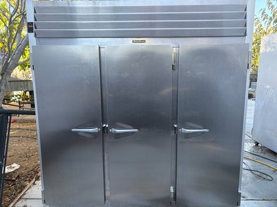 Awesome Working Traulsen G31010 115V G-Series Solid 3 Door  Reach-In Freezer