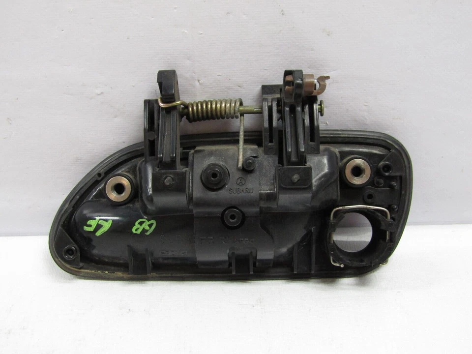 Manija de puerta exterior derecha del lado del pasajero Subaru Legacy Outback 1996-1999 Foto 2 de 3