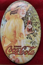 VINTAGE MEMORABILIA THE COCA-COLA HAND POCKET PURSE OVAL MIRROR ORIGINAL
