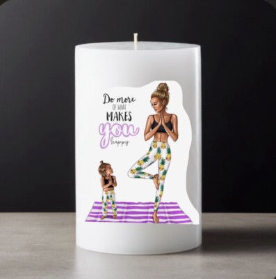Schöne personalisierte Säulenkerze tut mehr von dem, was dich glücklich macht #Mädchen Mama