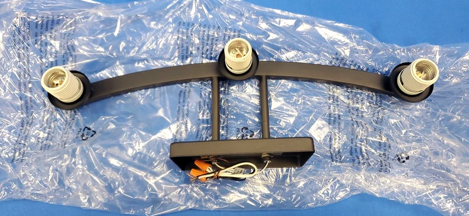 Luz de tocador de baño Progress Lighting P300010 debut 3 luces 23-3/4" W, grafito Foto 2 de 4