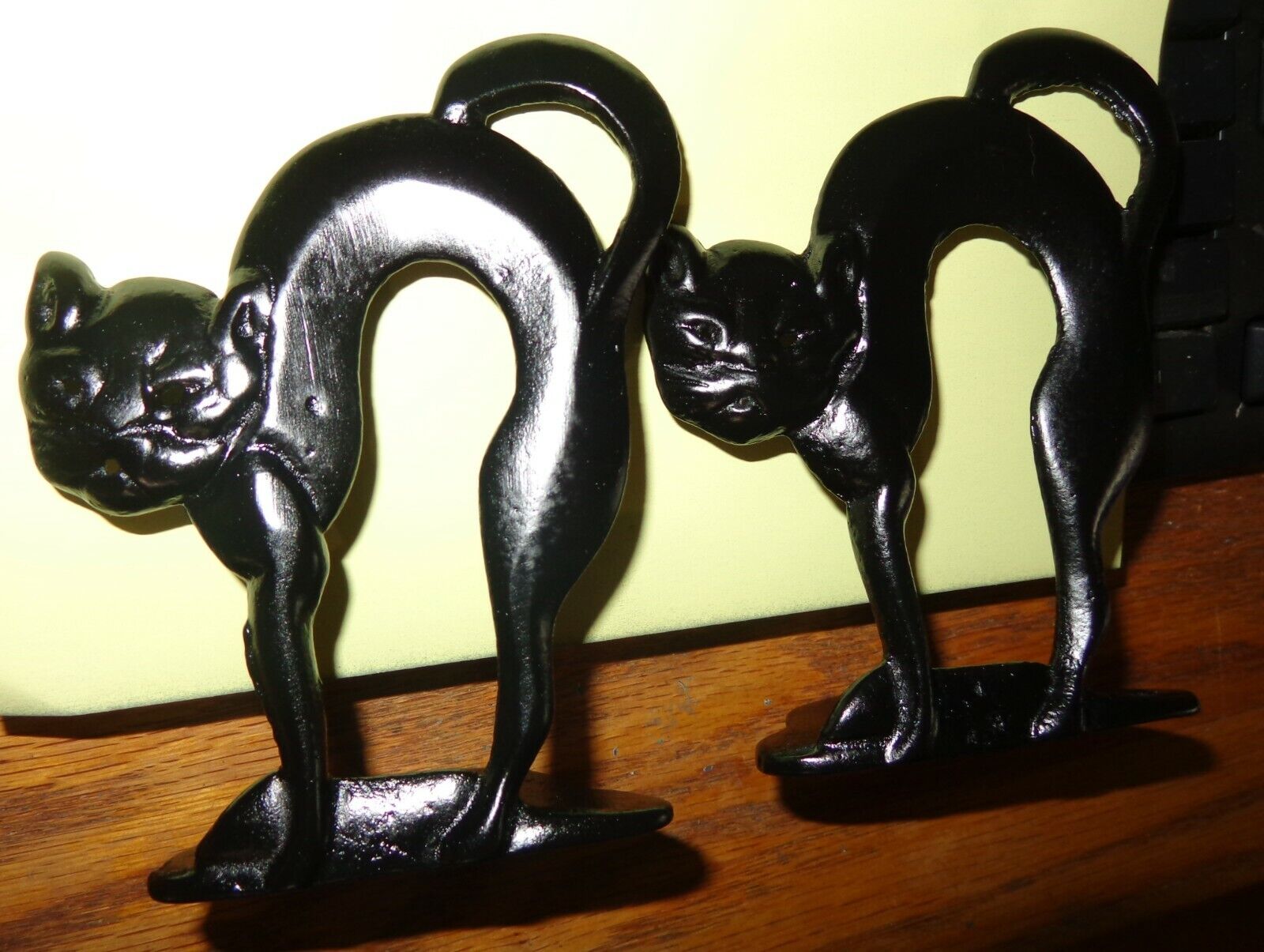 2 Vintage Halloween Arched Back Black Scaredy Cat Cast Iron Metal Bookends  RARE