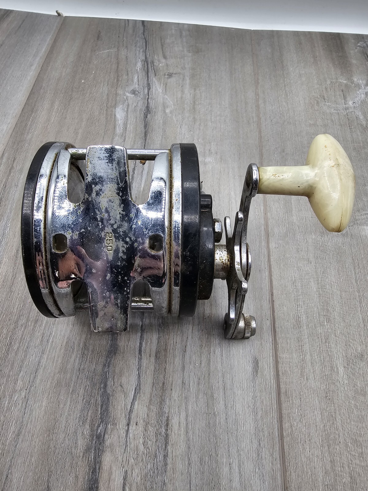 VINTAGE OCEAN-CITY SALT WATER 112 FISHING REEL