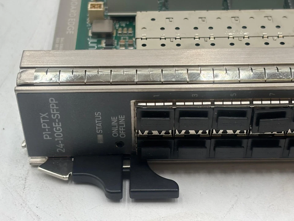 MÓDULO DE TARJETA FOTOGRÁFICA GIGABIT ETHERNET 24 PUERTOS JUNIPER P1-PTX-24-10GE-SFPP-B Foto 2 de 4