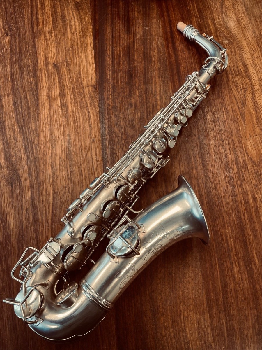 VINTAGE CONN Chu Berry ALTO Saxophone - Nr. 144254 - Repadded
