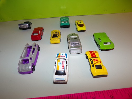 LOT OF 10 DIECAST & PLASTIC CARS DIFFERENT KINDS ALL ABOUT THE SAME SIZE 1/64 - Picture 7 of 7