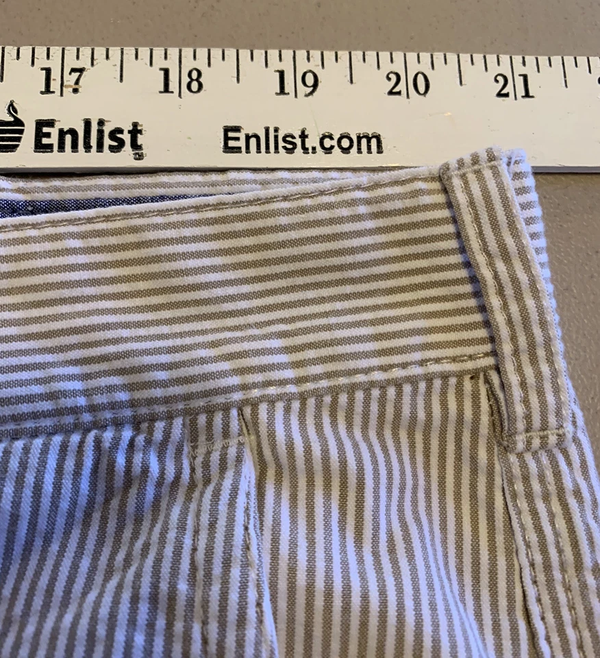 Pantalones Cortos de Golf IZOD Para Hombres 42 Off White Gris Rayas Frente Plano Pantalones Cortos de Golf Foto 3 de 4