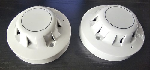 Lot of 2 APOLLO Photoelectric Smoke Detectors   series60A/65A High Sensitivity