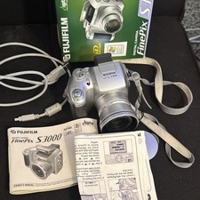 Fujifilm FinePix S3000 COMPLETE IN BOX Bridge Camera 3.2MP 6x Zoom Silver USB
