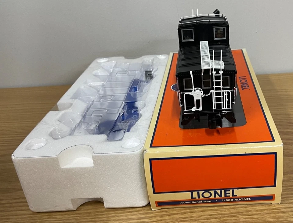 Lionel 27626 Southern Pacific Union Pacific Heritage CA-4 Caboose Train O Scale - Image 4 of 4