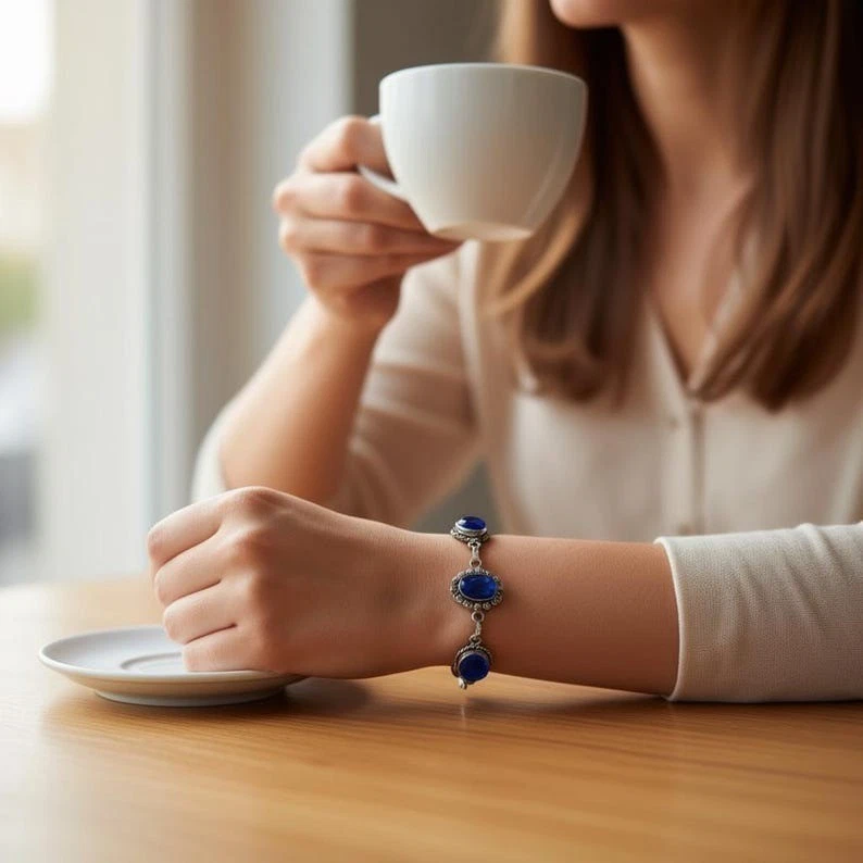 Pulsera de tanzanita azul hecha a mano de plata de ley | Joyería de piedras preciosas Foto 2 de 4