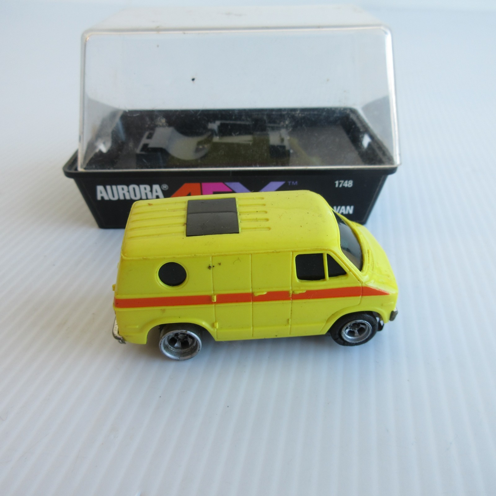 AURORA / AFX DODGE STREET VAN SLOT CAR 1970s IN YELLOW cube 1748