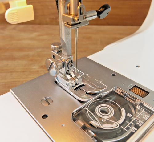 JANOME - MS2522 LIMITED EDITION - SEWING MACHINE – LIGHTLY USED – 2 of 3 LISTED - Picture 13 of 17