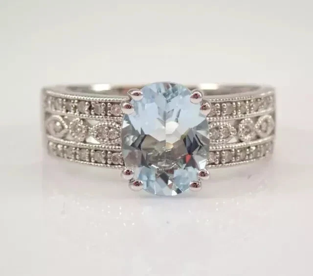 Anillo de compromiso solitario aguamarina ovalado de 2 quilates enchapado en oro blanco de 14 quilates Foto 3 de 4