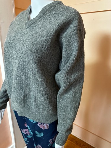 Vintage 1990s Gap Brand Lambswool Cable neck v-neck sweater size M/L - Picture 2 of 5
