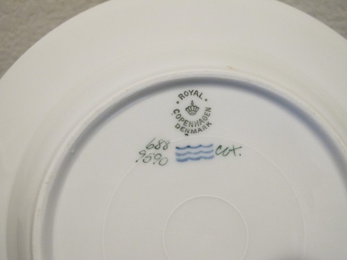 Set (6) Royal Copenhagen Brown Rose Rim Soup Bowls 688 8 1/2" & 8 3/4" - Picture 5 of 6