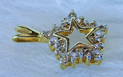 sm. 10K massiver Gelbgold Diamant Stern Anhänger