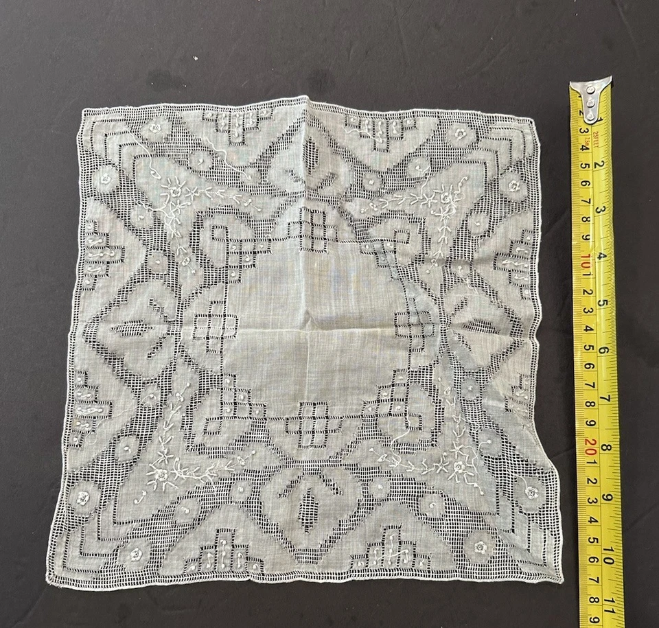 Pañuelo de trabajo vintage detallado de encaje bordado Appenzell blanco boda Foto 3 de 3