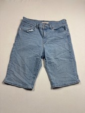 Levi's Women's Classic Bermuda Denim Shorts Light Wash Blue Size 30 Five Pocket