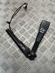 BMW 3 F30 F35 F31 2017 Vorne links Gurtschloss vorne 7259387 TOF61317