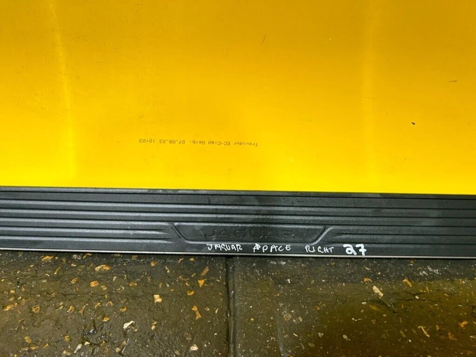 JAGUAR F PACE X760 2016 - 2022 SIDE STEP RUNNING BOARD DRIVER SIDE RIGHT GENUINE - Image 3 of 4