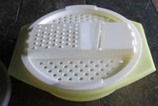 Tupperware Cabbage Lettus Shredder & Grater & Slicer 3 Piece With lid Yellow