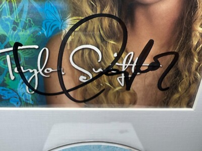 2006 Taylor Swift Signed Autograph Debut CD Album ORIGINAL LYRICS