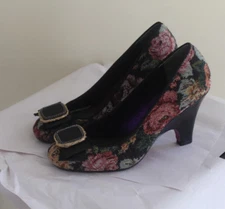 Poetic License 38.5 7.5 Funky ZEALOUS BLACK PUMPS Floral Tapestry BOW Heels