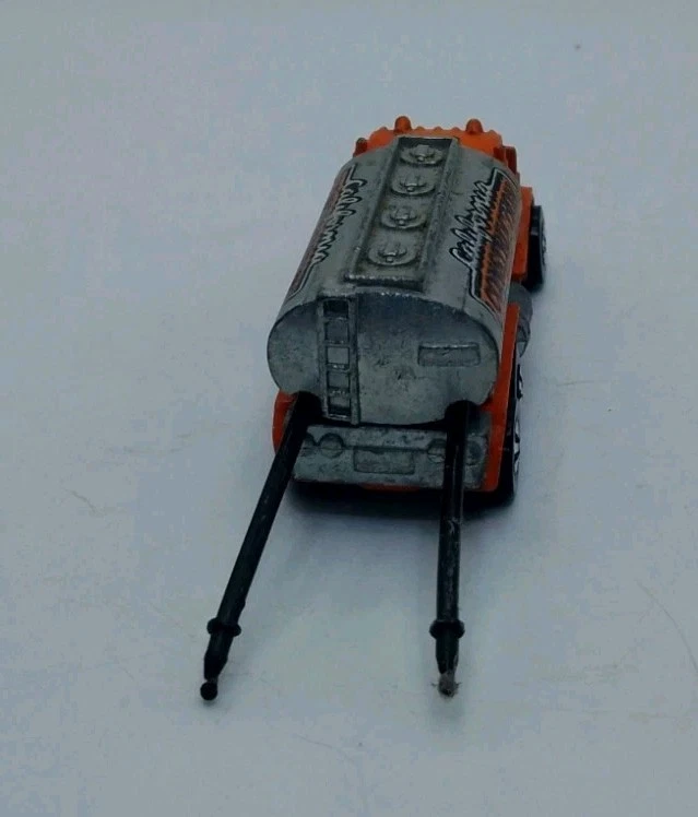 Hot Wheels Vintage 1:64 1979 Peterbilt construcción California con mangueras casi como nuevo Foto 4 de 4